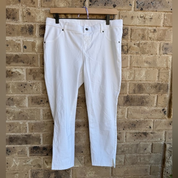 HUE Essential Denim Mid-Rise Capri Sun Women's White Jeans Sz L - Picture 4 of 14